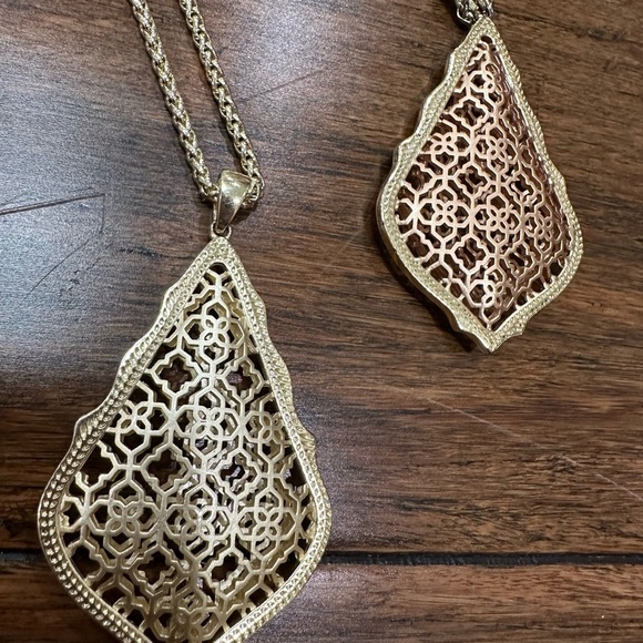 Kendra Scott Elegant Gold Pendant Necklaces set of 2 - gold and rose gold - Picture 2 of 4